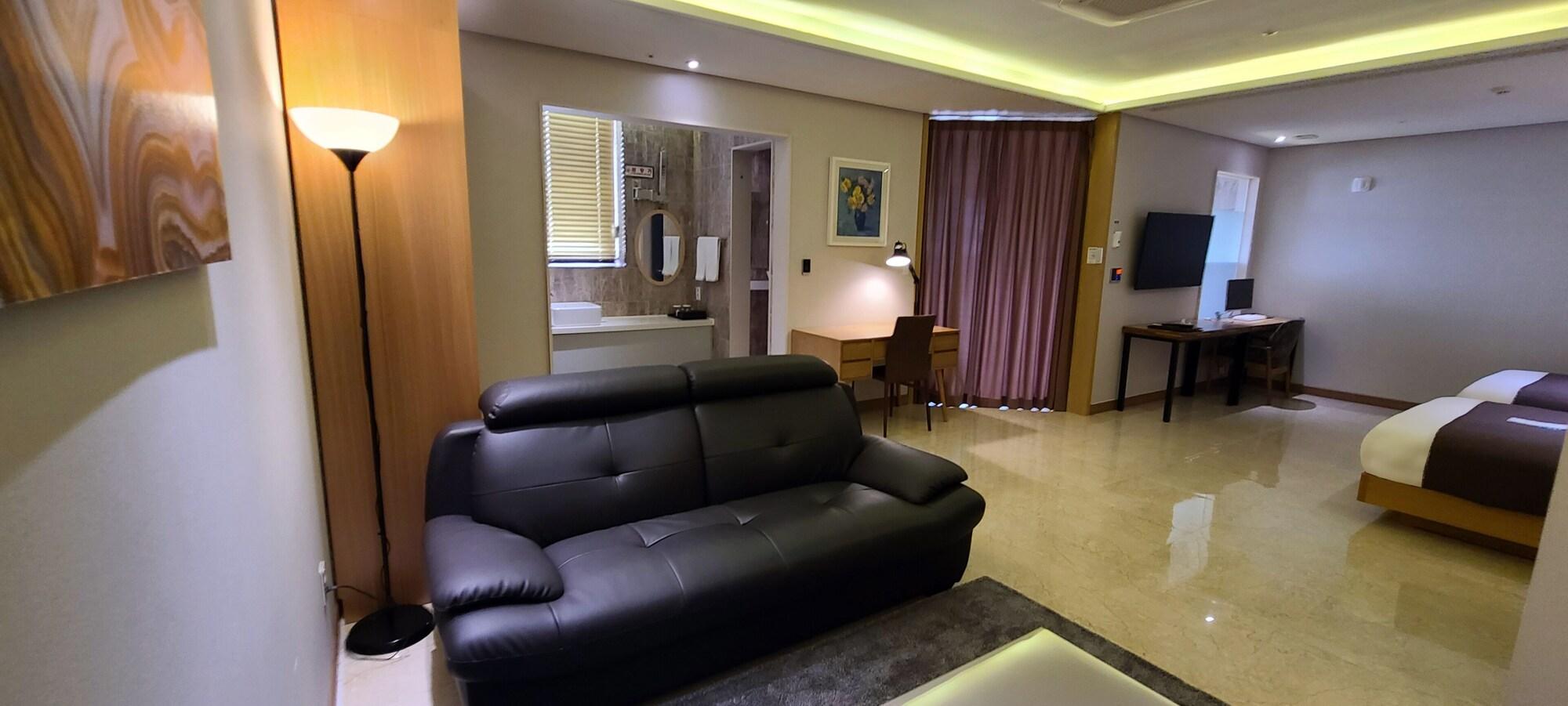 Benikea Hotel Yangsan Экстерьер фото