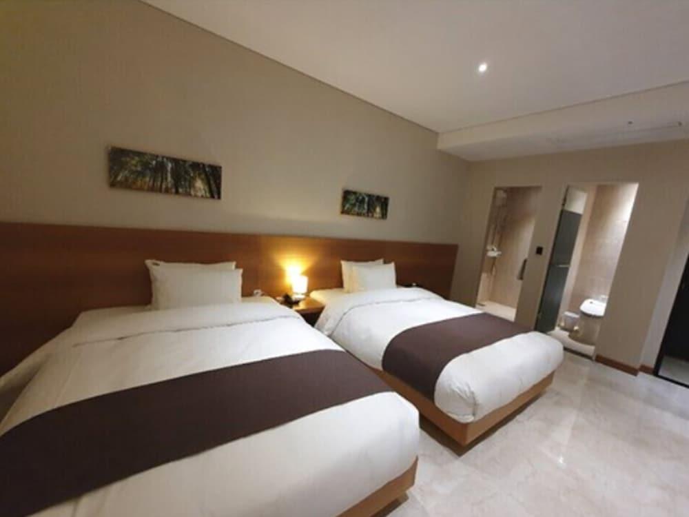 Benikea Hotel Yangsan Экстерьер фото