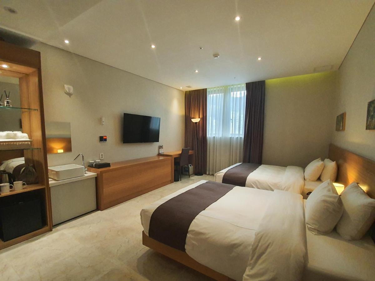 Benikea Hotel Yangsan Экстерьер фото